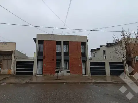 Depto Tipo Casa en Alquiler de 3 ambientes