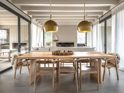 Casa 6 ambientes con 4 baños