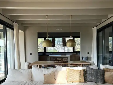 Casa en Alquiler Temporal con 1 cochera