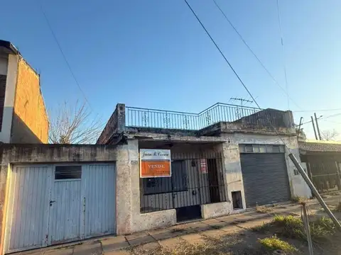 Casa americana a refaccionar en Castelar Sur