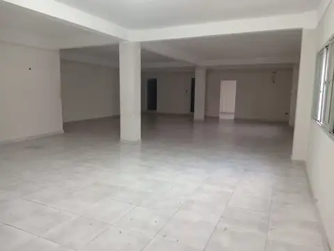 Local en Alquiler en Flores, $ 3.900.000