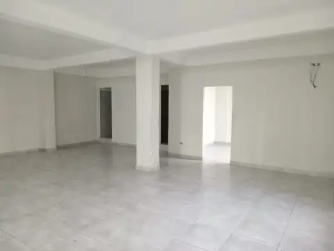 Local en Alquiler en Flores, $ 3.900.000