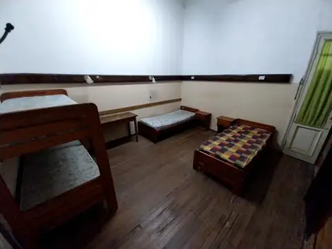 Ayacucho 1700, casa uso comercial, 6 habitaciones, gran living/comedor.-