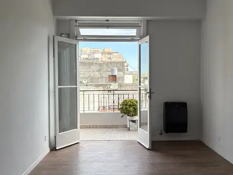 DUEÑO VENDE | 3 AMBIENTES RECICLADO A NUEVO | BALCÓN ATERRAZADO | MUY LUMINOSO