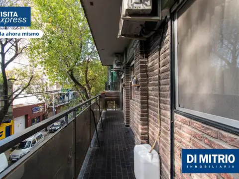 ¡4 Ambientes con luz todo el dia y cochera propia!