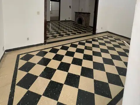 Casa 5 ambientes con 1 baño