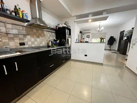 Depto Tipo Casa en Alquiler con 1 cocheras