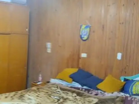 CASA AL FRENTE CON AMBIENTES AMPLIOS Y  GRAN PATIO, HUMBERTO PRIMO AL 1800