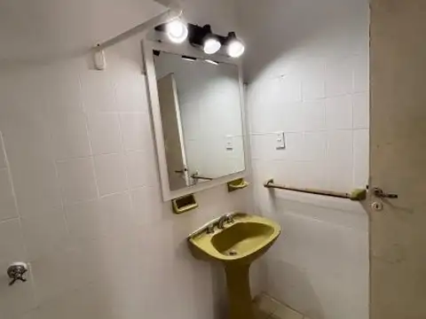 Casa a reciclar, excelente ubicacion en San Lorenzo