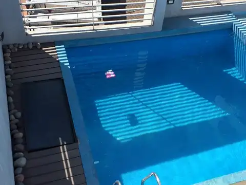 EDIDICIO CON PILETA, SUM, SOLARIUM Y  PARRILLA. 1 AMB AL FRENTE CON BALCÓN ATERRAZADO DE 3,20X1,30 Y BAÑO COMPLETO. MUY LUMINOSO. EXCELENTE UBICACIÓN: