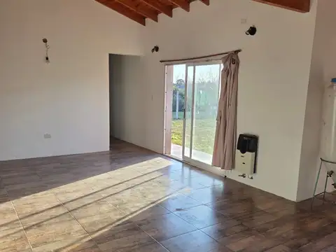 Casa en Alquiler con 2 cocheras