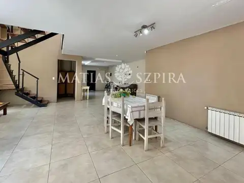 Casa 5 ambientes con 3 baños