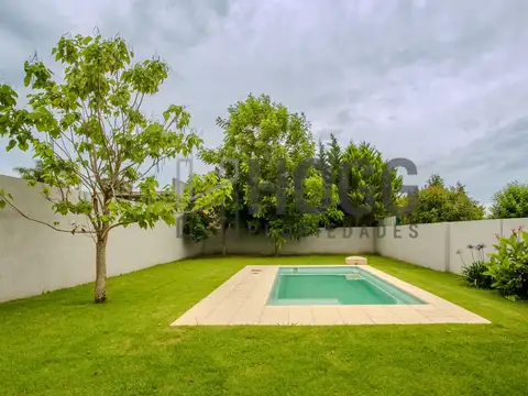 San Antonio de Areco - Casa con gran jardin pileta
