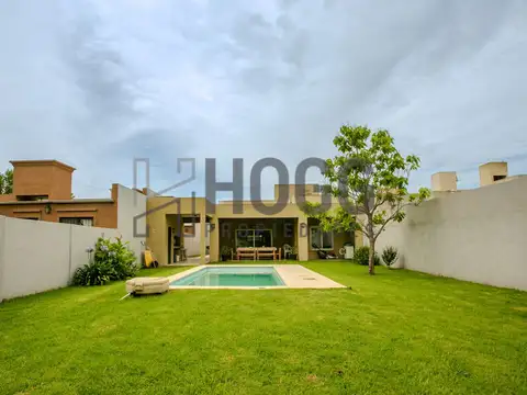 San Antonio de Areco - Casa con gran jardin pileta