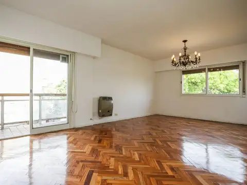 Venta  4 ambientes más dependencia  con Cochera