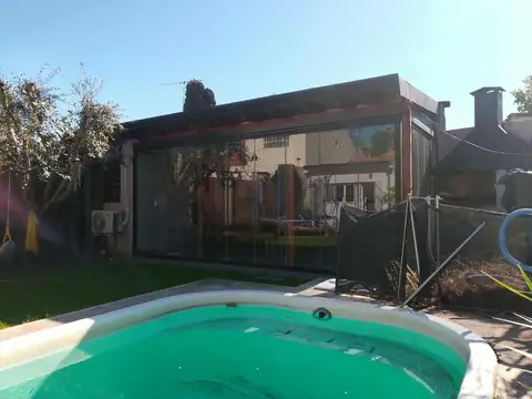 Casa en Alquiler con 2 cocheras