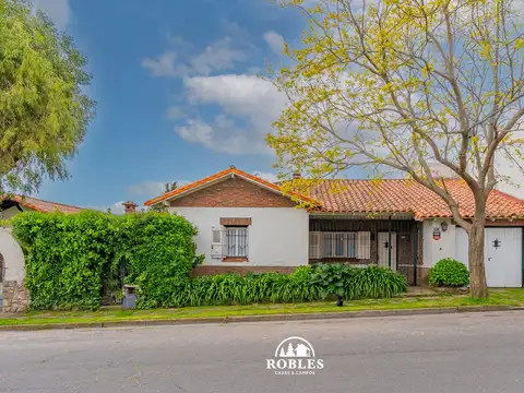 Chalet en el excelente entorno del barrio Los Troncos