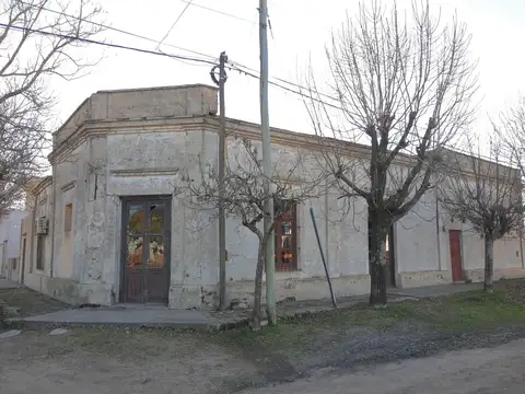 Antiguo almacén excelente esquina en La Clarita ER