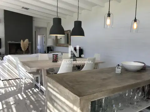 Casa 5 ambientes con 2 baños