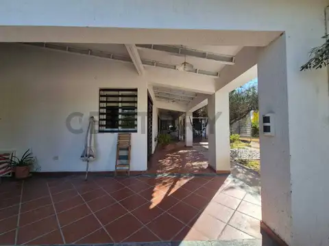 Casa 10 ambientes con 4 baños