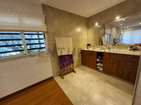 Casa en Venta con 4 cocheras