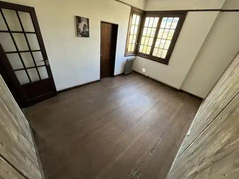 Oficina 5 ambientes con 2 baños