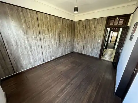 Av. Pres. Juan Domingo Perón 1100, Piso 1