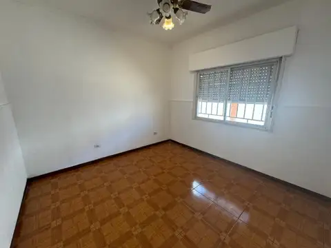 Casa 6 ambientes con 2 baños