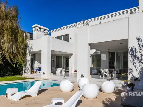 Casa 7 ambientes con 3 baños