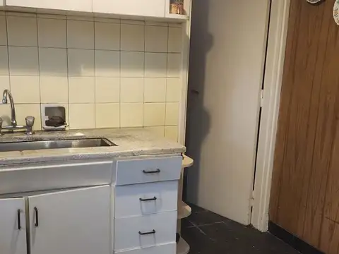 CASA c/JARDIN, PATIO Y TERRAZA - POSIBILIDAD ENTRADA DE AUTO