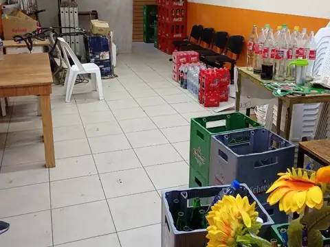 VENTA DE LOCAL EN LINIERS PARA VÁRIOS RUBROS