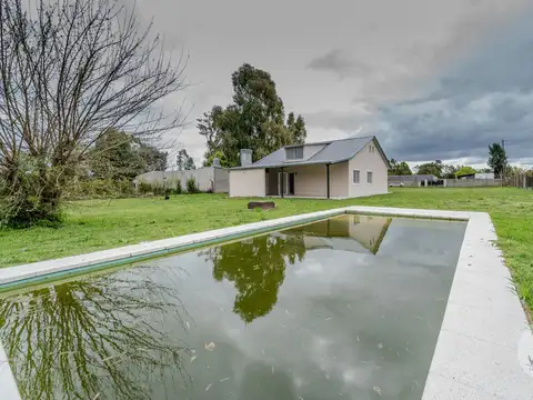 Casa a estrenar 4 ambientes con pileta en Carlos Spegazzini, lote 3.000 m²