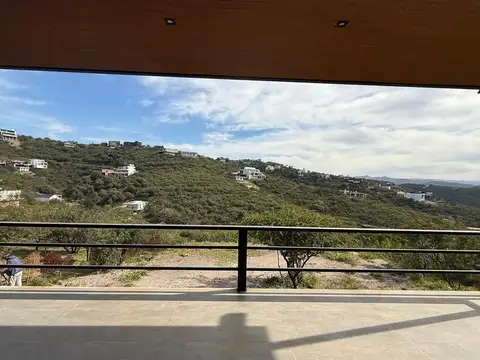 ¡Venta! Casa en Country La Deseada - 3 Dormitorios ¡ Con Vistas Increíbles!