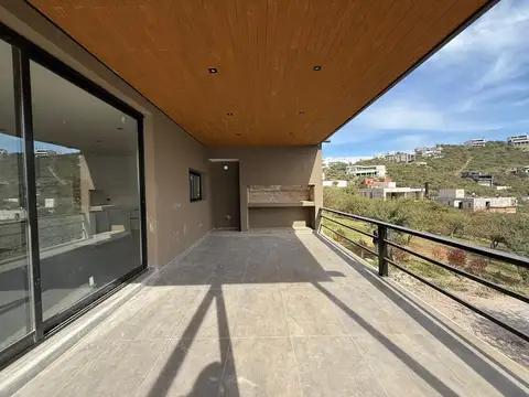 ¡Venta! Casa en Country La Deseada - 3 Dormitorios ¡ Con Vistas Increíbles!