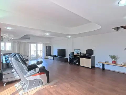 VENTA DEPTO 6 AMB DUPLEX SEMIPISO C/COCH EN FLORES