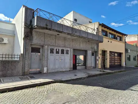 VENTA CASA 4 AMBIENTES TERRAZA COCHERA PARQUE CHAS