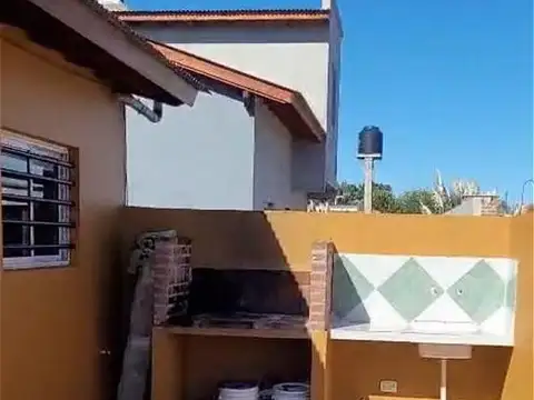 Casa 4 ambientes con 1 baño