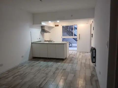 Depto Tipo Casa en Alquiler en Parque Chacabuco, $ 1.500.000