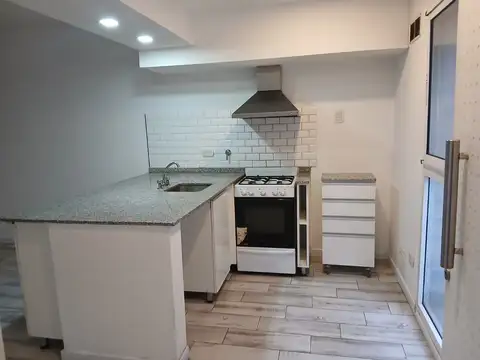 PARQUE CHACABUCO - CACHIMAYO 1400 -  PH 3 AMBIENTES SIN EXPENSAS  