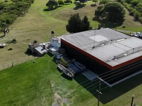 Venta Nave Comercial + Vivienda Falda del Carmen