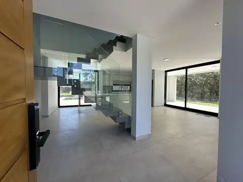 Casa en Venta en Countries y Barrios Cerrados en Berazategui, USD 385.000