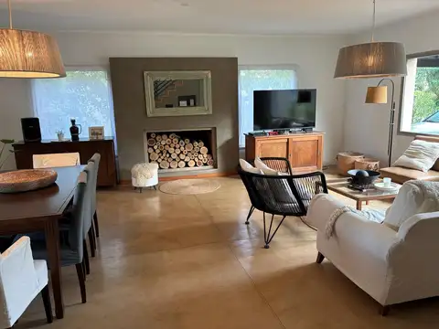 Casa 4 ambientes con 3 baños