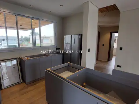 Casa 4 ambientes con 3 baños