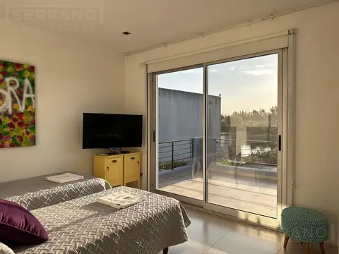 JBI. Casa en alquiler temporal de 7 ambientes con pileta y vista al lago en La Comarca, General Pacheco Tigre