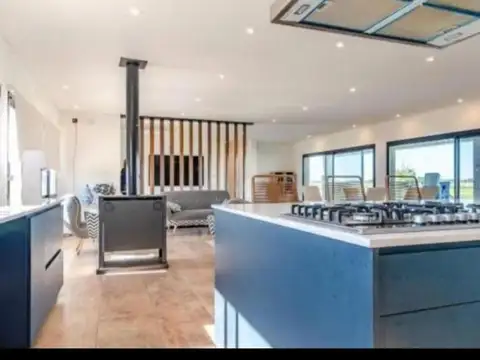 Casa 5 ambientes con 3 baños