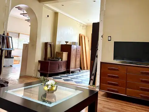 Excelente ubicación, próximo Plaza, 2 dorm, 2 baños, patio. 120 m2 cub