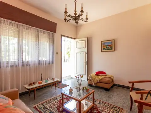 Casa 5 ambientes con 1 baño