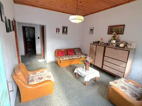 Casa 3 ambientes con 2 baños
