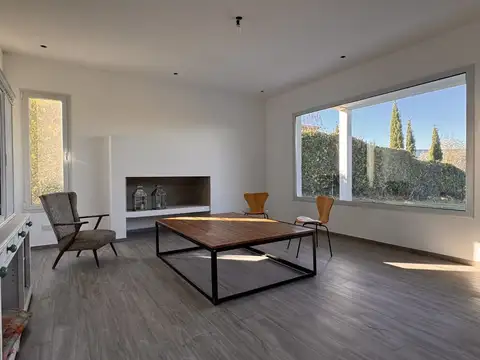 Casa 6 ambientes con 4 baños