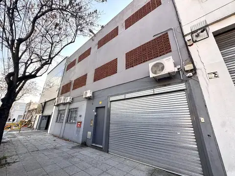 ALQUILER OFICINA- DEPOSITO COMERCIAL DE TRES PLANTAS  | VILLA ORTUZAR | CON ENTRADA PARA CAMIONETAS